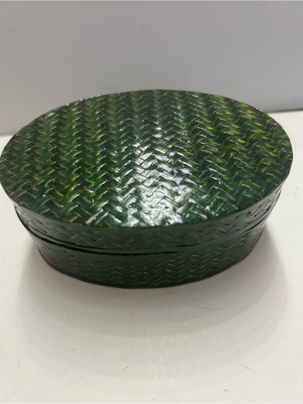 Vintage Green Oval Lacquered Woven Straw Trinket Box - Red Fabric Lined